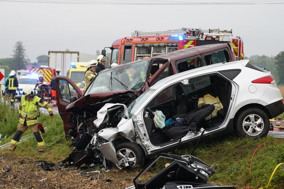 In den Unfall waren ein Auto und ein Transporter verwickelt.