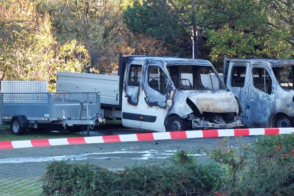 Im Leipziger Osten brannten am Dienstagmorgen mehrere Vonovia-Firmenwagen.