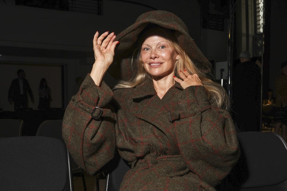 Vollkommen ohne Make-up stahl sie allen die Show: Model und Schauspielerin Pamela Anderson (56) beweist, dass es nicht viel braucht um sich schön zu fühlen!