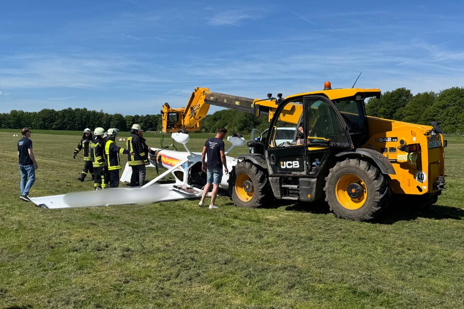 Abtransportiert werden musste die Maschine nach dem Unfall mit schwerem Gerät.