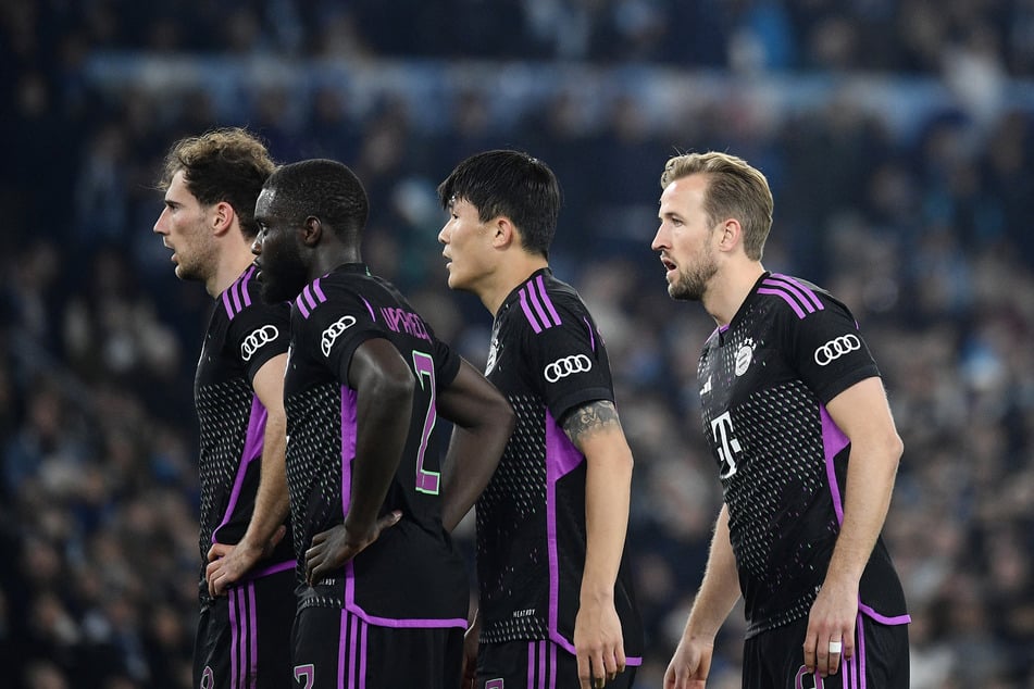 Minjae Kim (28, 2.v.r.) steht beim FC Bayern auf dem Abstellgleis.