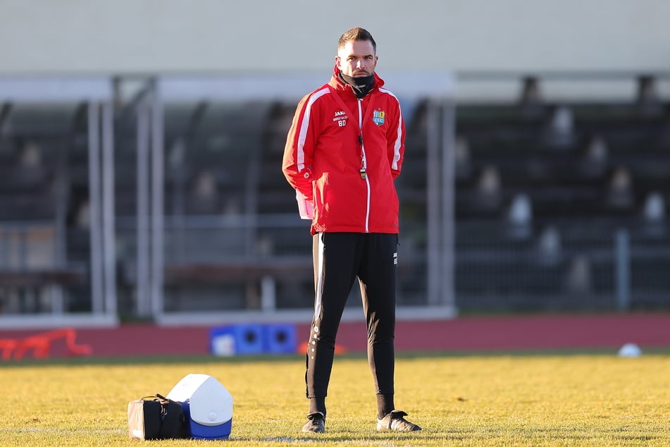 Ab dem heutigen Montag heißt es für CFC-Coach Benjamin Duda (36) und seine Himmelblauen: voller Fokus aufs Bezirksderby!