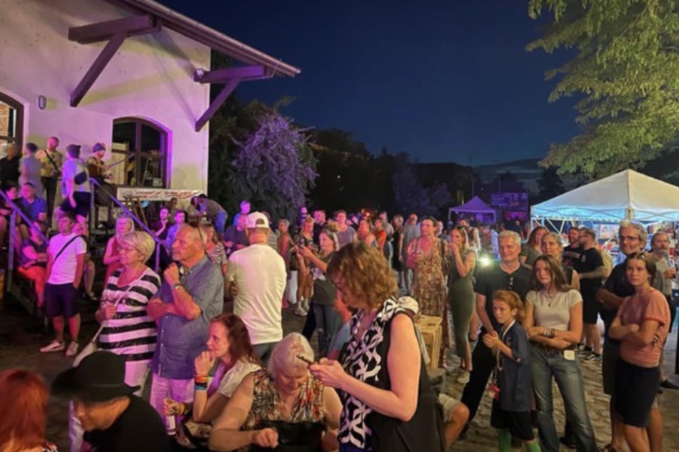 Am Abend sorgen verschiedene Bands für beste Unterhaltung.