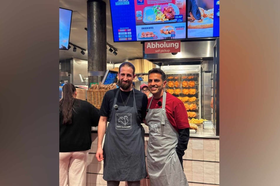 Gründer Omar Nhas (l.) hat mit "Nhas City Chicken" einen neuen TikTok-Hype ausgelöst.