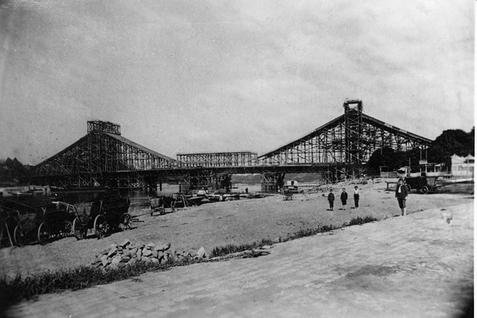 Kurz vor der Eröffnung: die "Blaue Wunder"-Baustelle im Jahre 1893.