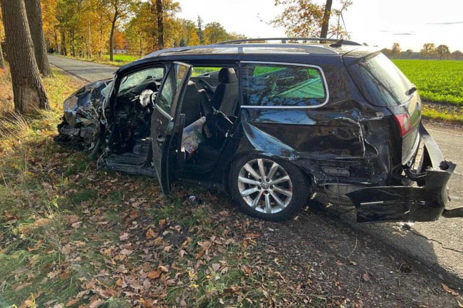Tragödie im Norden: Mann kracht mit Auto gegen Bäume und stirbt