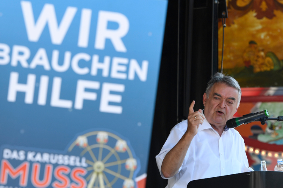 NRW-Innenminister Herbert Reul (67, CDU) auf einer Veranstaltung des Schaustellervereins Bergisch-Gladbach.