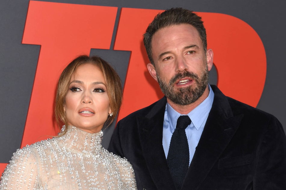 Ben Affleck (r.) has raised eyebrows after being spotted with Kick Kennedy shortly after Jennifer Lopez (l.) filed for divorce.