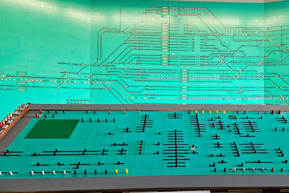 Hier gibt's Einblicke in ein Stellwerk bei der Deutschen Bahn