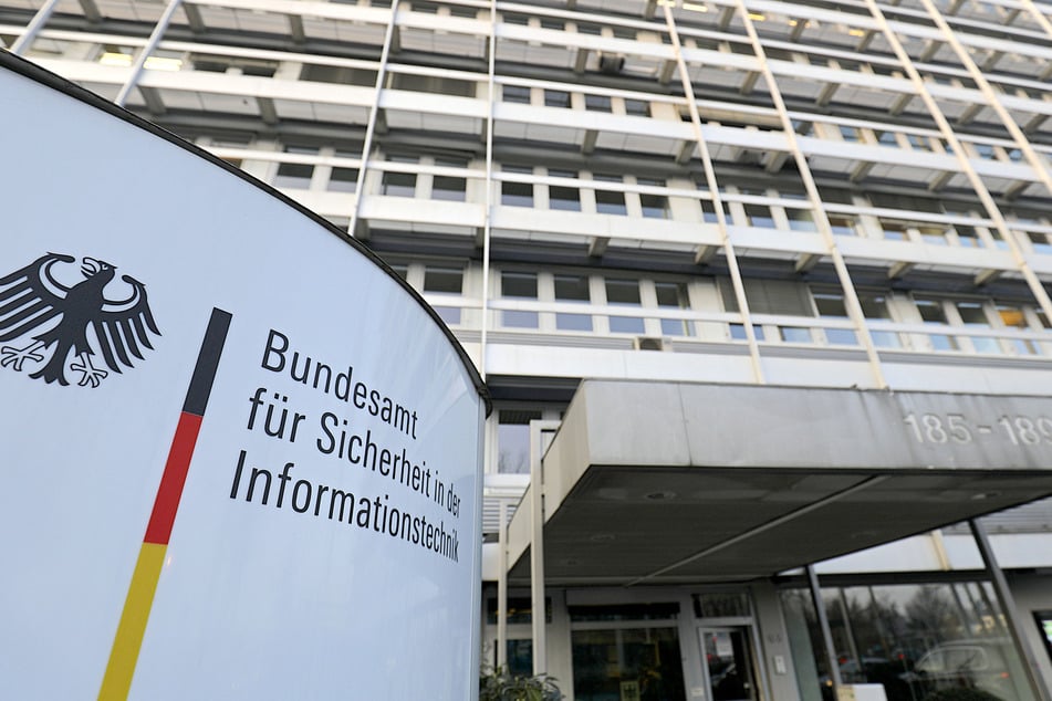 Das Bundesamt für Sicherheit in der Informationstechnik (BSI) rät weiterhin zu Vorsicht. (Archivfoto)