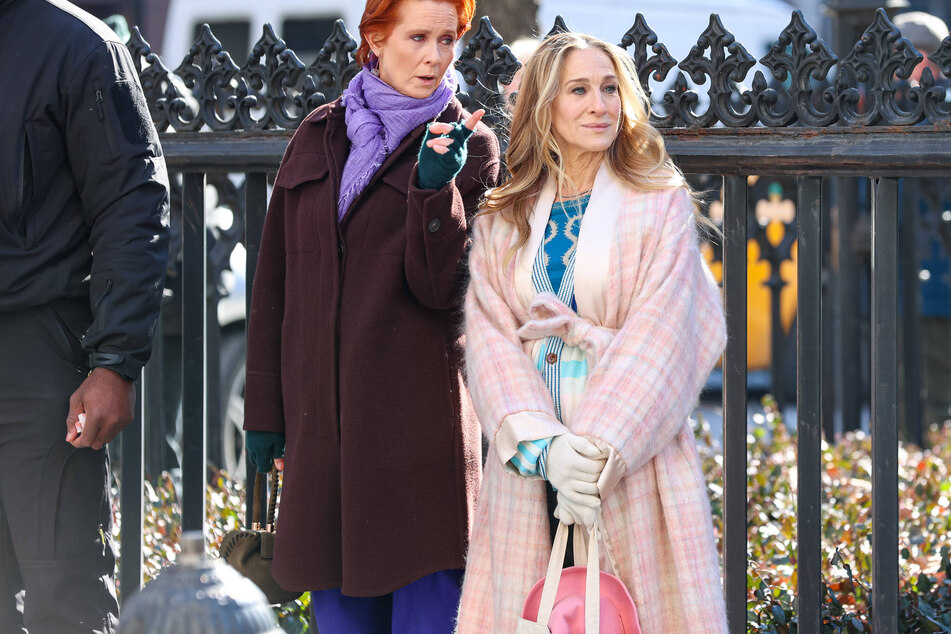 Sarah Jessica Parker (r) and Cynthia Nixon reprise their roles as Carrie Bradshaw and Miranda Hobbs respectively in And Just Like That.