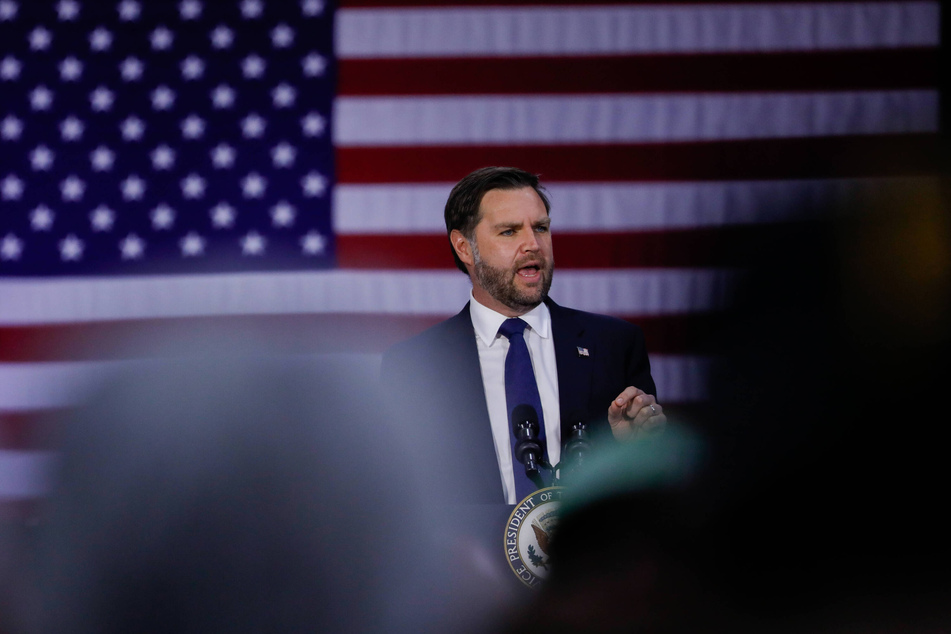 Vice President JD Vance was heckled while visiting the site of last week's school shooting in Minneapolis.