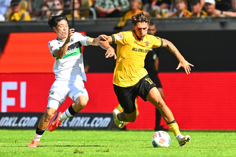 Julian Pauli (20, r.) ist seit seinem Debüt bei Dynamo Dresden in der Innenverteidigung gesetzt.