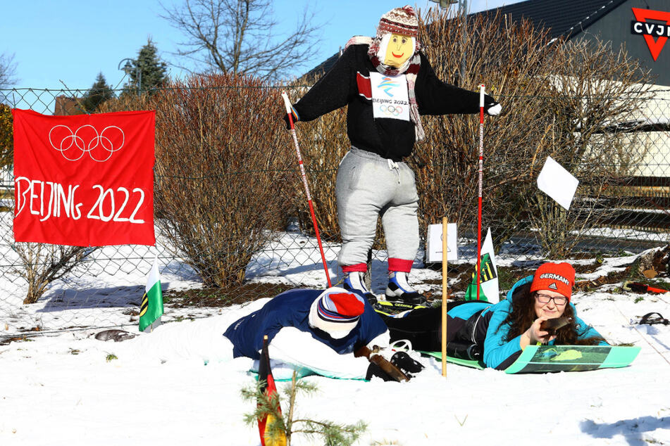 Olympia-Feeling im Erzgebirge: Hobby-Skilangläuferin hat eigene Biathlon-Arena im Garten