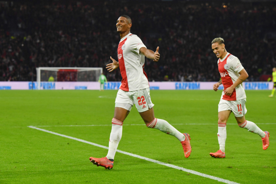 Sebastien Haller (27) hat in der Champions League für Ajax Amsterdam bereits zweimal gegen den BVB getroffen, soll jetzt von den Dortmundern verpflichtet werden.