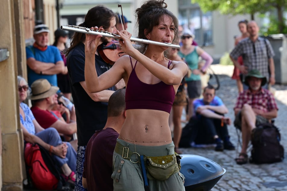 Zahlreiche Bands und Künstler werden auch in diesem Jahr beim Rudolstadt-Festival erwartet. (Archivbild)