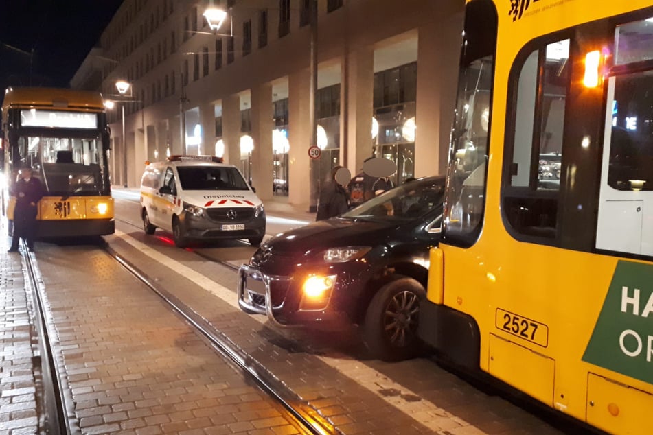 Kurz vor dem Postplatz kam es am Freitagabend zu einem Unfall zwischen einer Straßenbahn und einem Mazda-Fahrer.