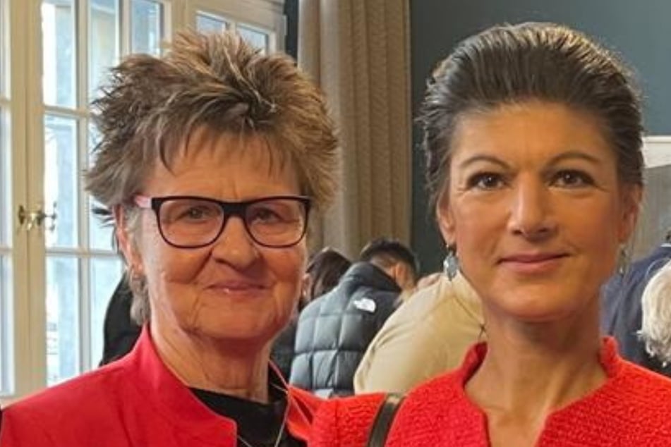 Ladies in Red - Sachsen-Vorstand Sabine Zimmermann (63, l.) und Parteigründerin Sahra Wagenknecht (55) wollen sich im Freistaat teuer verkaufen.