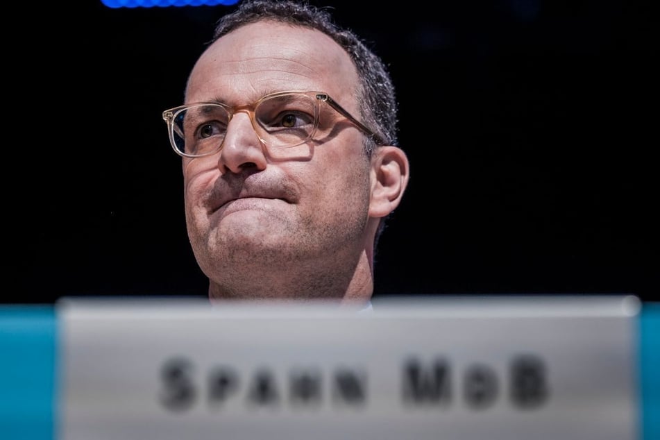 Jens Spahn (46) Abwesenheit bei Sitzungen des Haushaltsausschusses sorgte für Wirbel, da er sich stattdessen auf Sardinien aufhielt.