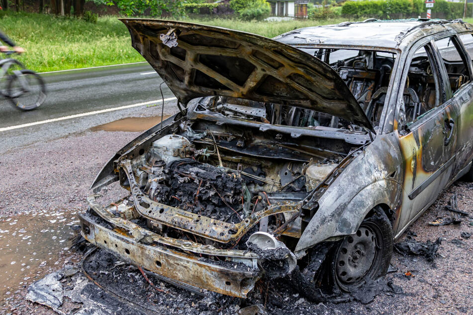 Nach technischem Defekt: Plötzlich stand das Auto in Flammen!