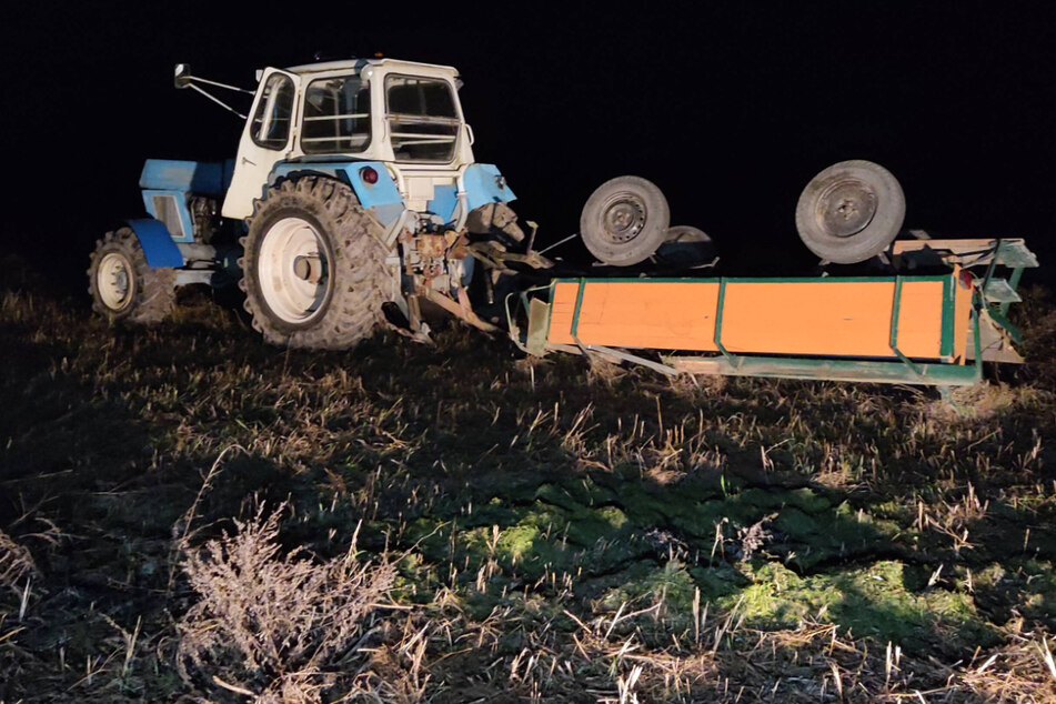 Neun Verletzte nach Traktor-Unfall, darunter ein Kleinkind (2): Fahrer flüchtet