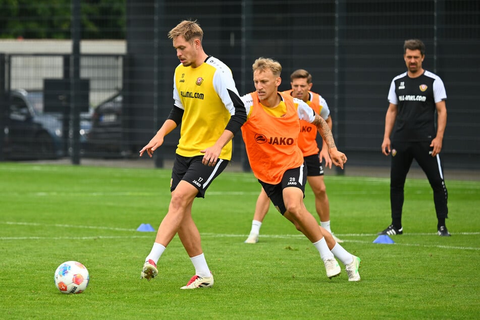 Im Training hängt sich Sascha Risch (r.) für einen Startelfplatz rein.