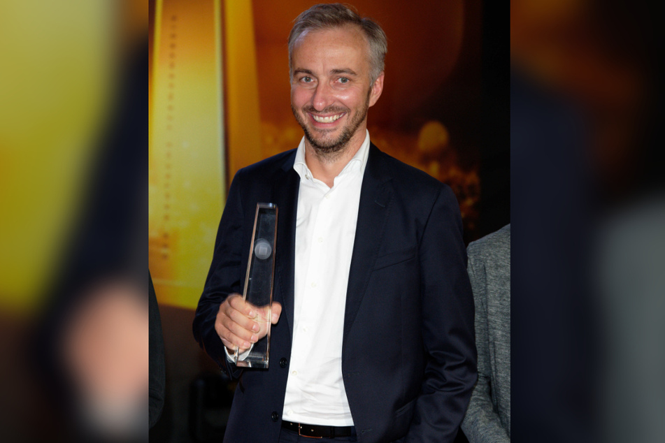 Jan Böhmermann mit dem Fernsehpreis in der Kategorie "Bestes Buch Unterhaltung" für "ZDF Magazin Royale".