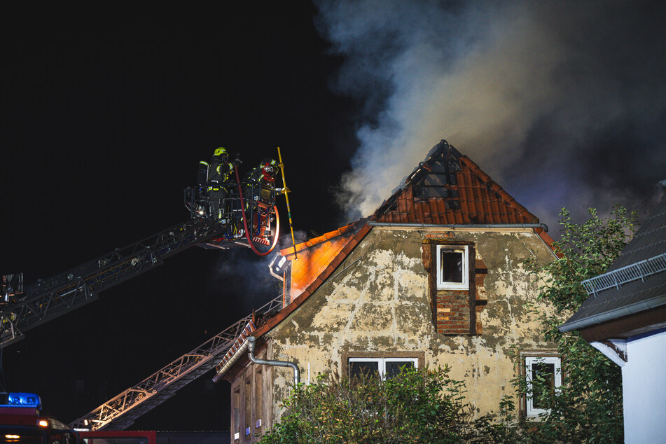 Der Dachstuhl des Gebäudes brannte komplett aus.