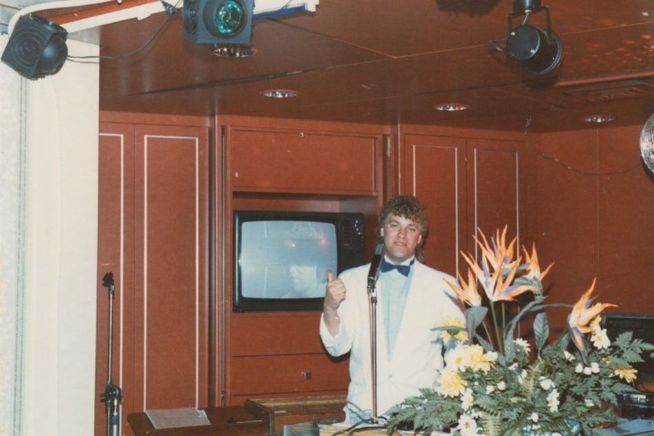 En un viaje “Arkona” a Leningrado: Jörg Hinz como DJ en el “Warnow-Bar”.