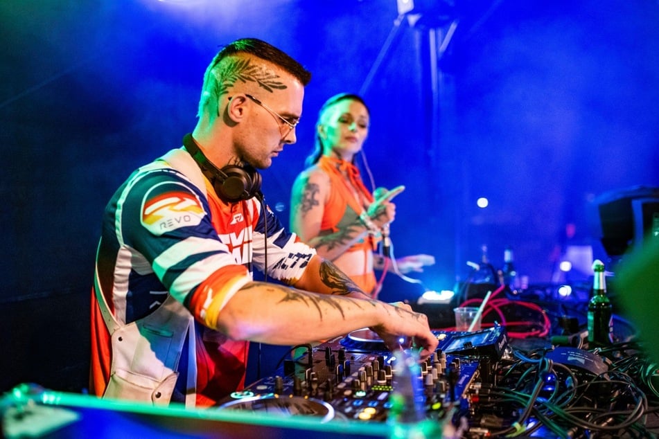 Als DJ-Duo waren Eric und Edith Stehfest (30) ein eingespieltes Team. (Archivfoto)