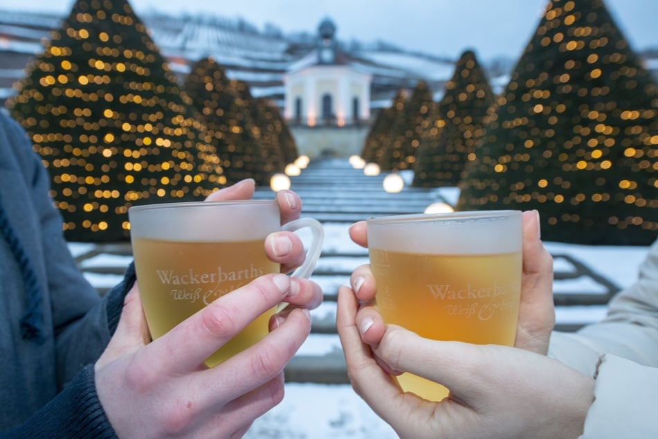 "Wackerbarths Weiß &amp; Heiß" zählt zu den beliebtesten Glühweinsorten unter den Dresdnern. Da trifft es sich gut, dass es eine Tasse des leckeren Weines bei der Winterwanderung "aufs Haus" gibt. (Archivbild)