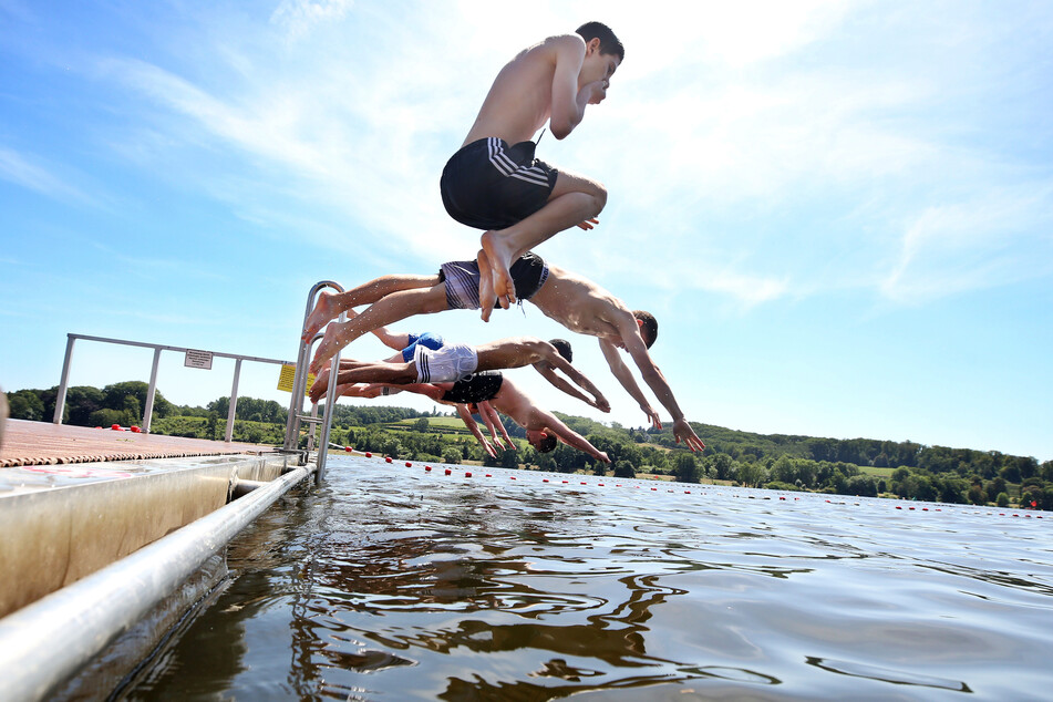 Dem Sprung ins kühle Nass steht nichts mehr im Weg: In NRW klettert das Thermometer in dieser Woche auf bis zu 31 Grad.