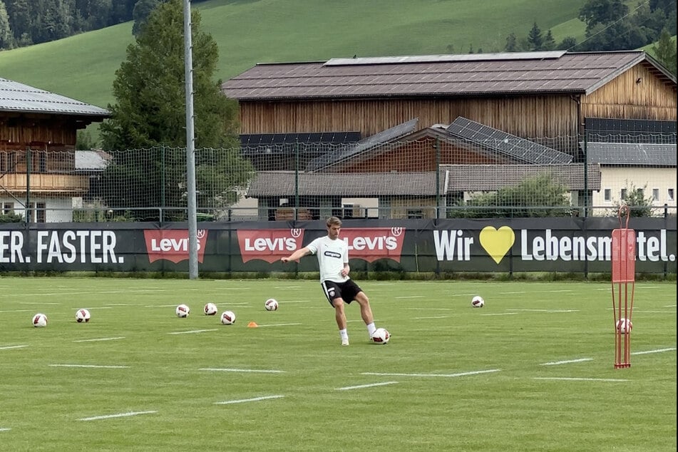 Der Däne wirkt auch auf dem Trainingsplatz stets gut gelaunt.