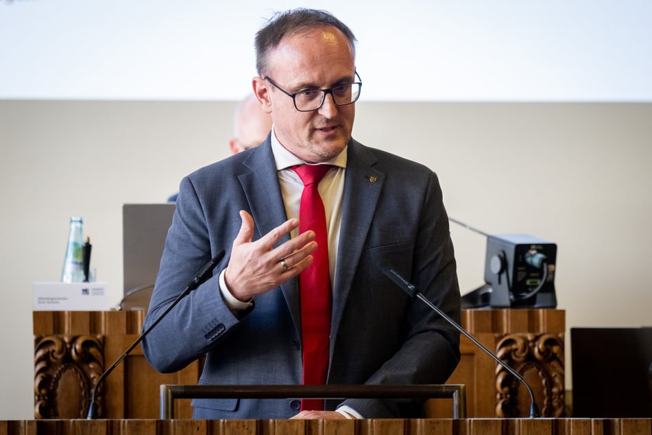 SPD-Stadtrat Jörg Vieweg (55) fordert mehr Kontrollpersonal beim ASR und schließt auch Kameras gegen Müllsünder nicht aus.