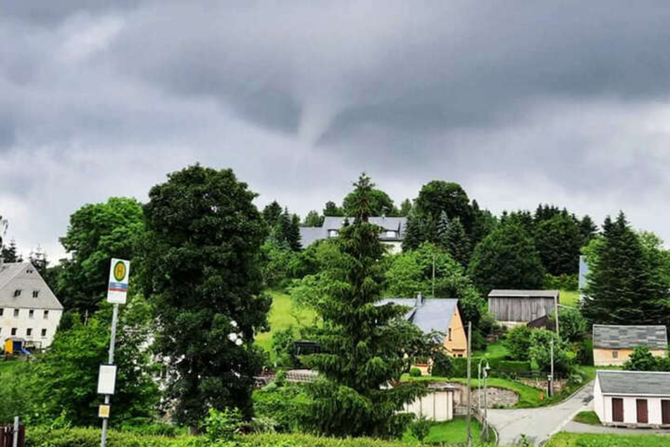 Der Tornado formte sich 2021 am Himmel über dem Erzgebirge.