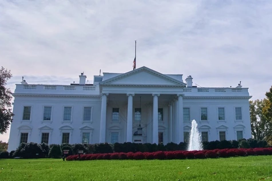 In der Nähe des Weißen Hauses hat ein Schütze das Feuer auf zwei Nationalgardisten eröffnet.