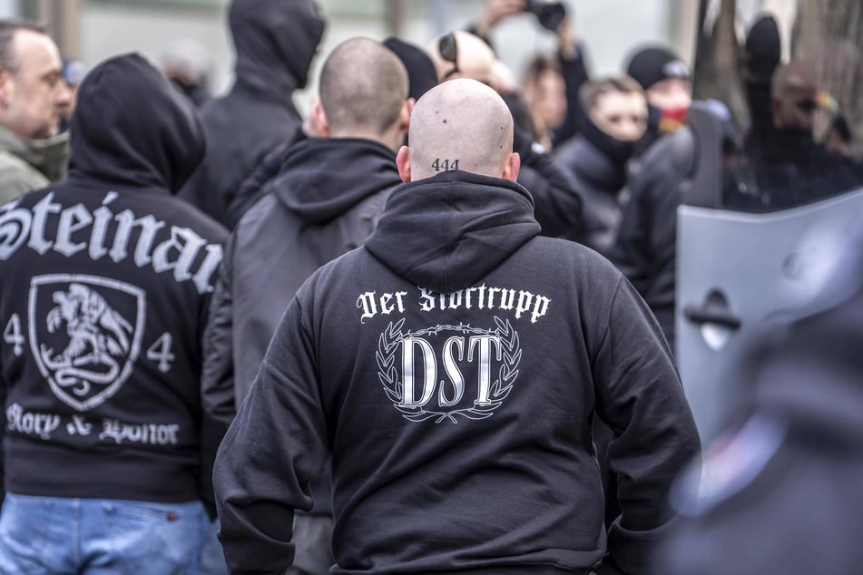 Schlimme Erfahrung: Neonazis haben Jagd auf Dennis gemacht - wegen einer Lappalie. (Symbolfoto)