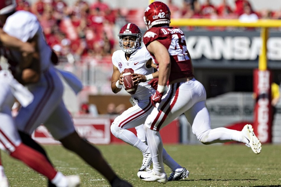 Reigning Heisman Trophy winner Bryce Young (c) injured the AC joint in his shoulder during the first half of Alabama's 49-26 win at Arkansas.