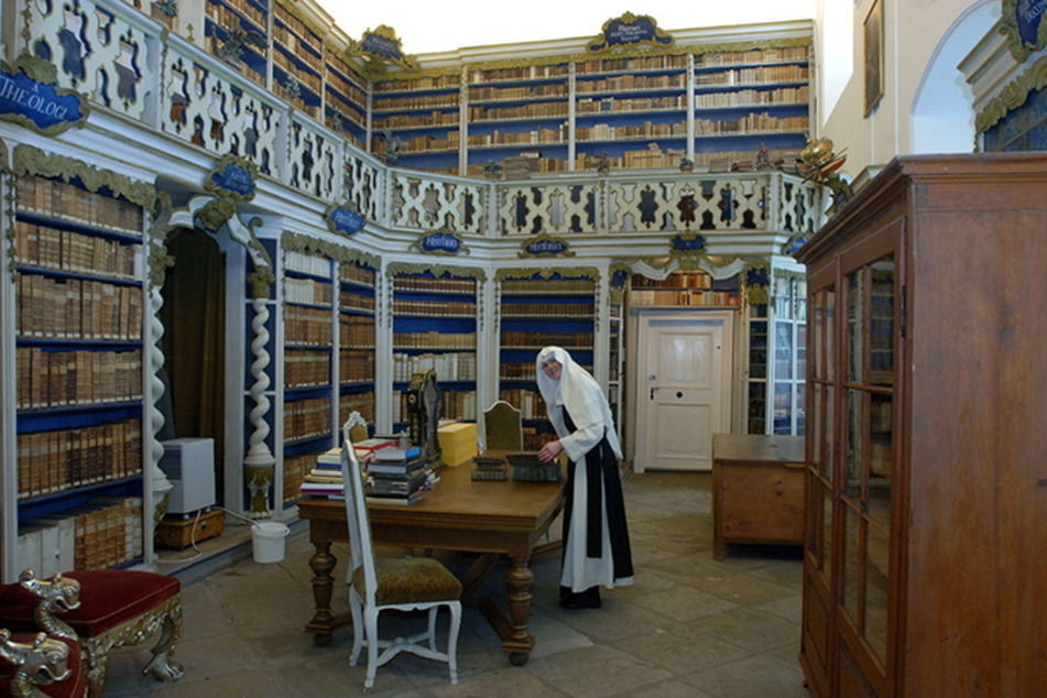 Der Psalter und das Kapiteloffiziumsbuch standen nicht in den Regalen der barocken Bibliothek in St. Marienthal (Kreis Görlitz). Sie wurden immer separat aufbewahrt.