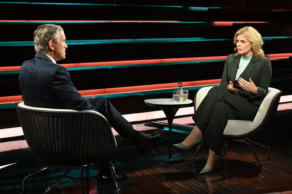 Die Politikerin konfrontiert Pöbler direkt am Telefon.
