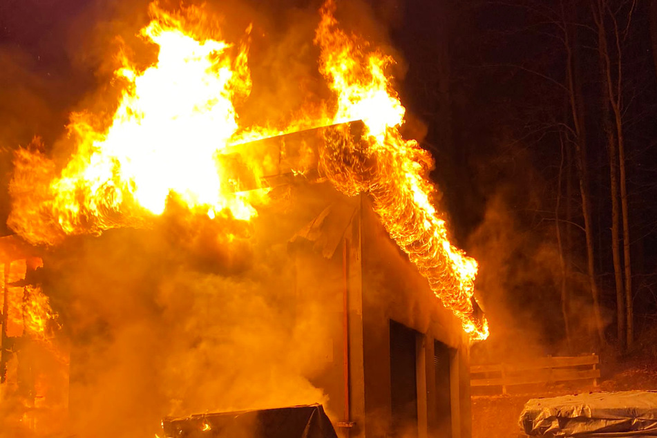 Wochenendhaus in Thüringen in Flammen: Mehr als 100.000 Euro Schaden!