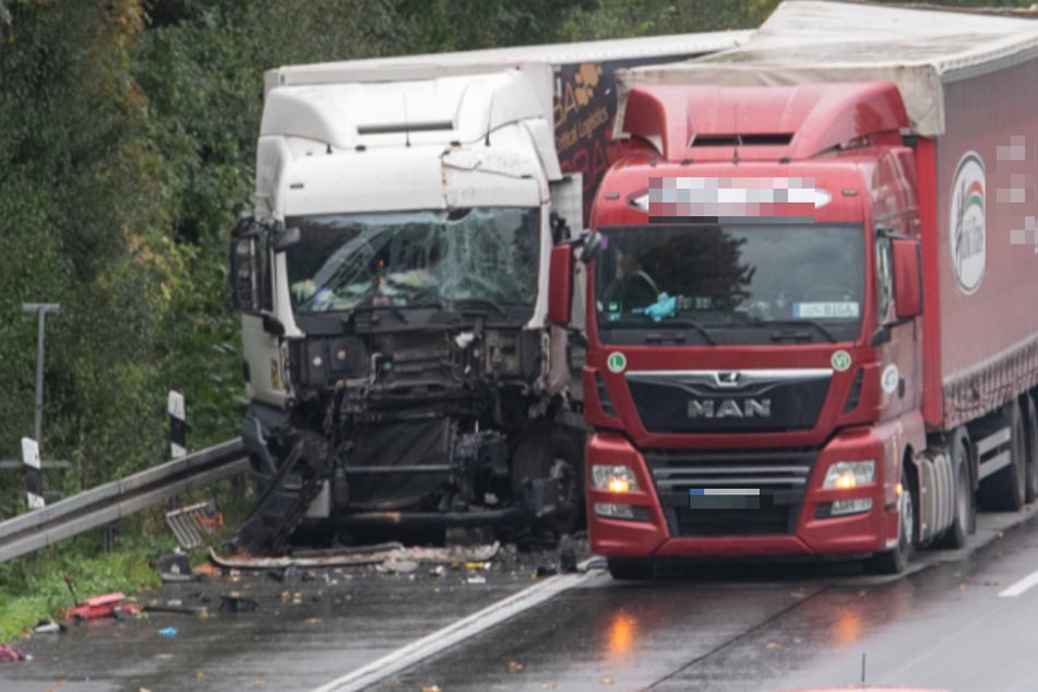 Unfall A61: Schwerer Unfall zwischen zwei Lkw auf der A61 bei Meckenheim