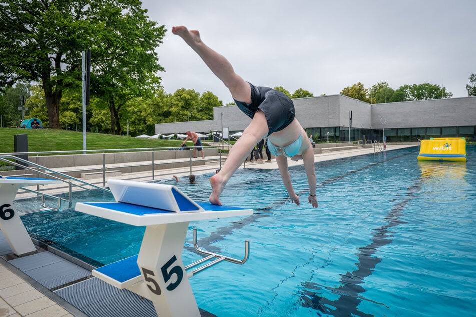 Die Saison im Freibad Bernsdorf geht in die Verlängerung.