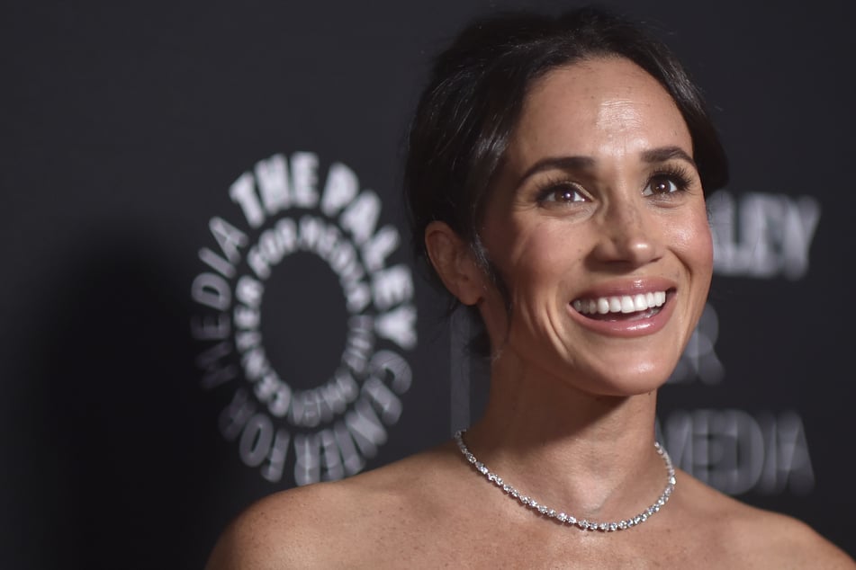 La excursión a la Fashion Week se vuelve cada vez más curiosa: la duquesa Meghan no estaba invitada.