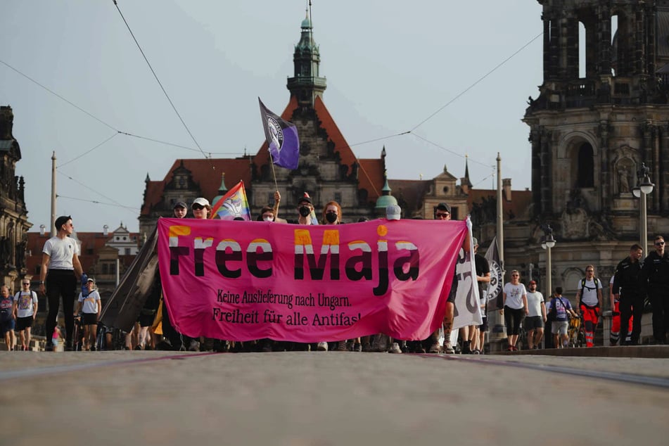 Demonstranten fordern Freiheit für Maja T. (23).