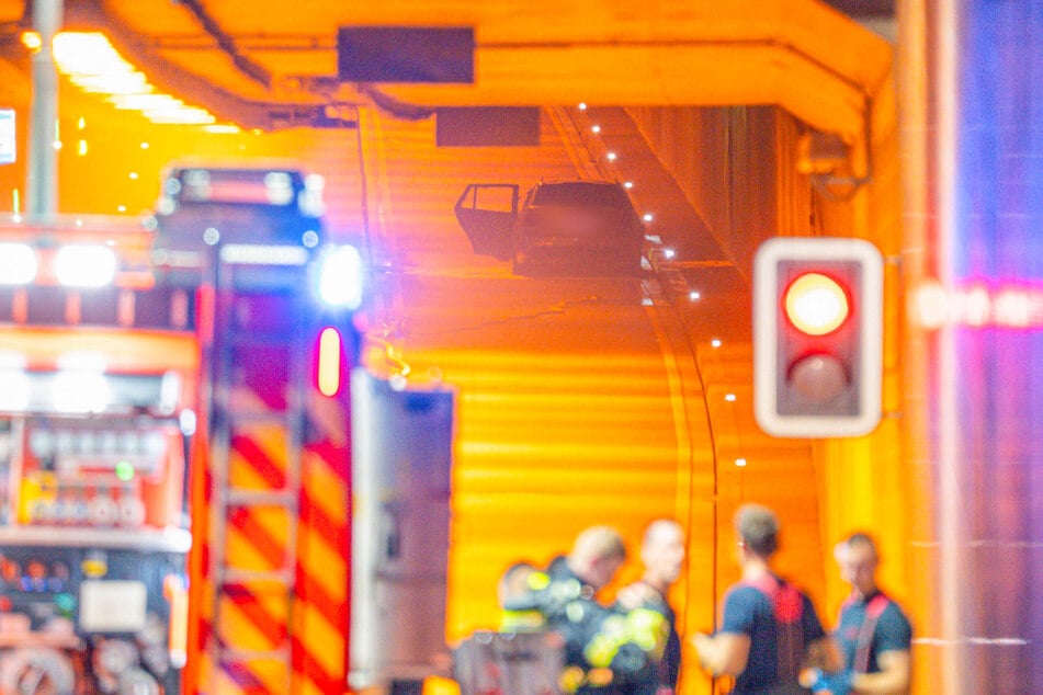 In der Nacht ist im Grötzinger Tunnel ein Auto in Brand geraten.