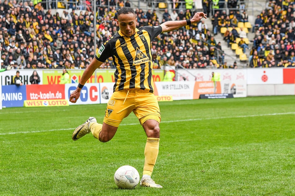 Robin Afamefuna (27) stieg mit Alemannia Aachen in die 3. Liga auf, wird dort aber selbst nicht mehr spielen.