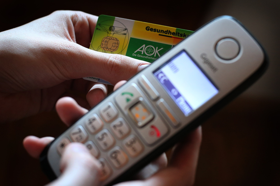 Wegen der verschärften Corona-Lage können Patienten mit Erkältungsbeschwerden sich bundesweit telefonisch eine Krankschreibung besorgen.