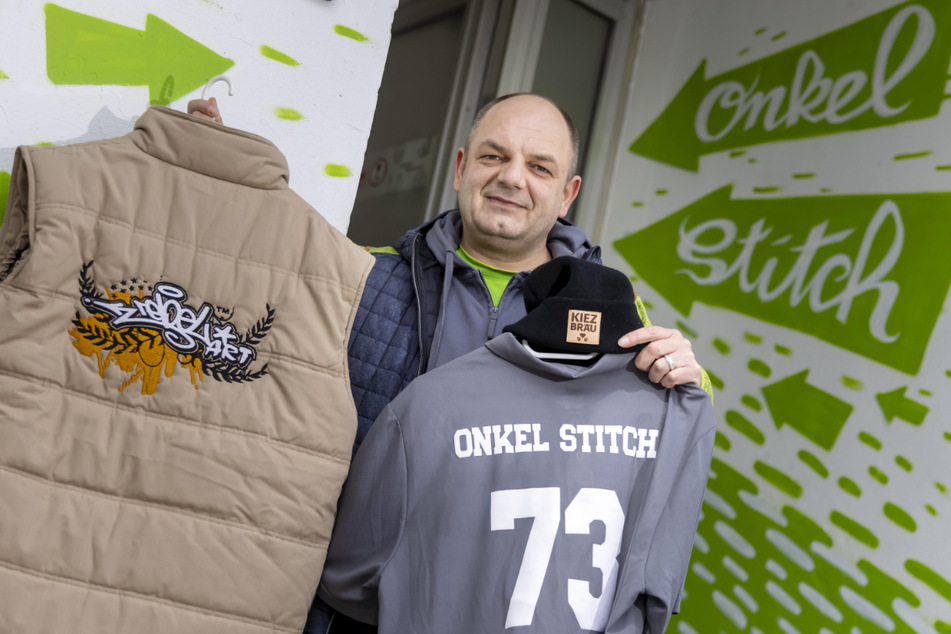 Mario Hofmann (40) bietet die exklusiven Textilien von "Onkel Stitch" jetzt auch online bei eBay an.