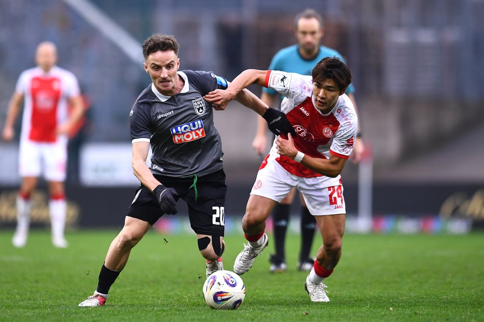 Im Vorjahr war er noch ein Veilchen, jetzt versucht Mirnes Pepic (30, l.), bei den Ulmer Spatzen die Fäden ziehen.